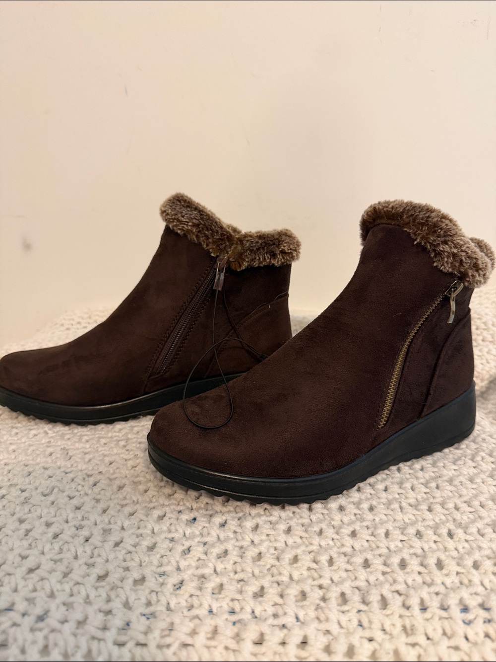 Flexus Women's Brown Suede waterproof Ankle Boot with Faux-Fur Collar size 8
